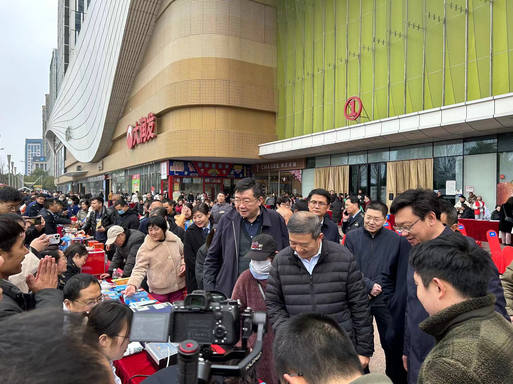 IE浏览器中点击图片可全屏显示 IE浏览器中点击图片可全屏显示